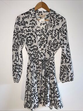 NWT - INDULGE Black and White Long Sleeve Leaf-Print Shirt Dress with Belt